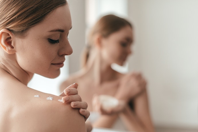 Chọn Kết Cấu Dễ Tán Để Tránh Kích Thích Bề Mặt Da
