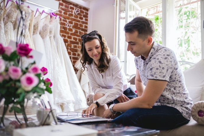 Chọn Món Quà Để Lại Kỉ Niệm Cho Cặp Đôi