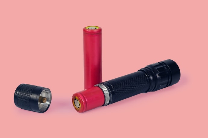 Pin Khô Cho Trường Hợp Khẩn Cấp. Pin Sạc Tiết Kiệm Chi Phí Nếu Sử Dụng Thường Xuyên