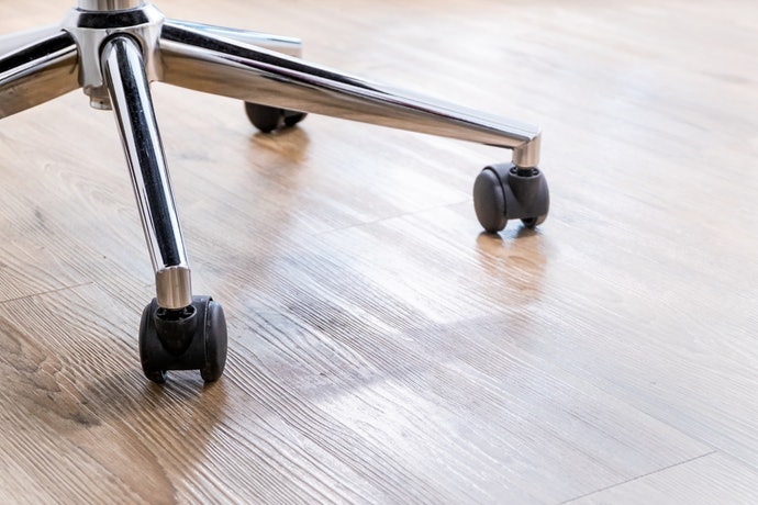 Tự Kéo Ghế Thật Dễ Dàng Với Bánh Xe