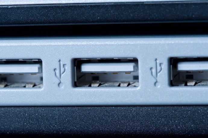 Đế Tản Nhiệt Có Cổng Kết Nối USB Bổ Sung