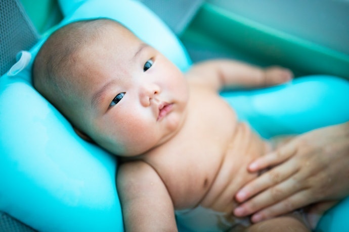 Để Mang Theo Cho Khi Bé Đi Chơi Hay Du Lịch, Chọn Loại Ghế Có Thể Gấp Gọn. Có Thể Cân Nhắc Loại Phao Bơi