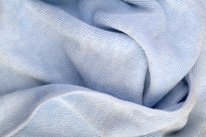 Vải Microfiber: Thấm Hút Mồ Hôi Tốt