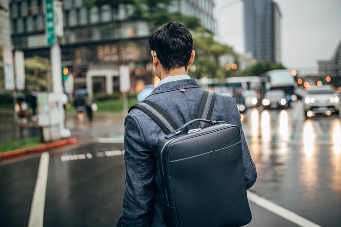 Balo Công Thái Học Cho Người Đi Bộ Hoặc Xe Bus Đi Làm