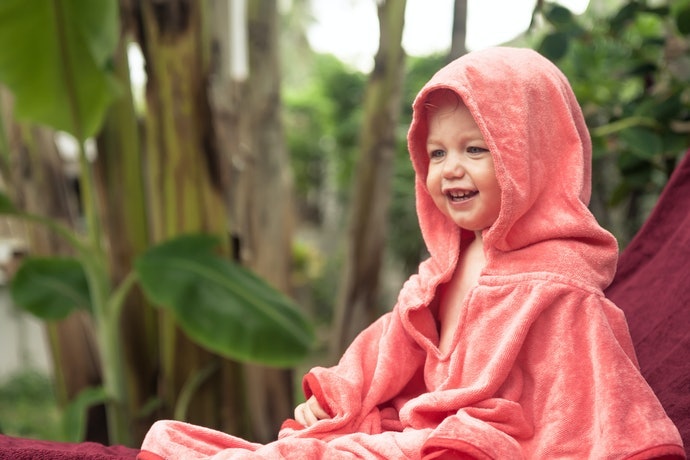 Loại Poncho: Dễ Mặc Và Tiết Kiệm Thời Gian