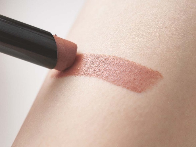 Velvet: Cảm Giác Căng Bóng, Thanh Lịch