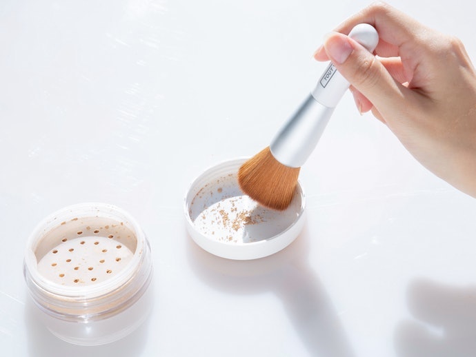 Phấn Nền Khoáng: Dễ Tẩy Trang, Thích Hợp Làn Da Mỏng Manh