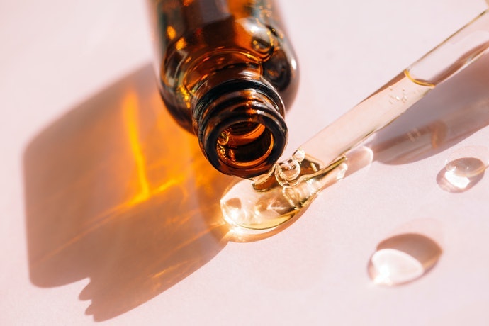 Nếu Da Quá Khô: Chọn Serum Chuyên Dưỡng Ẩm