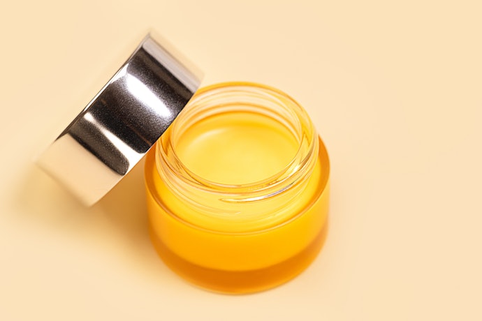 Dầu Ester : Dùng Cho Lớp Trang Điểm Từ Trung Bình đến Đậm