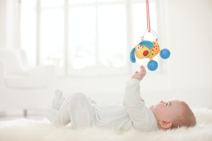 Trẻ 0 - 6 Tháng: Đồ Chơi Treo Kích Thích Thị Giác