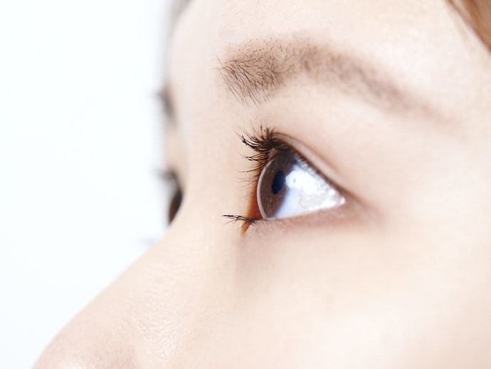 Giữ Lớp Trang Điểm Đẹp Cả Ngày: Mascara Làm Cong Mi