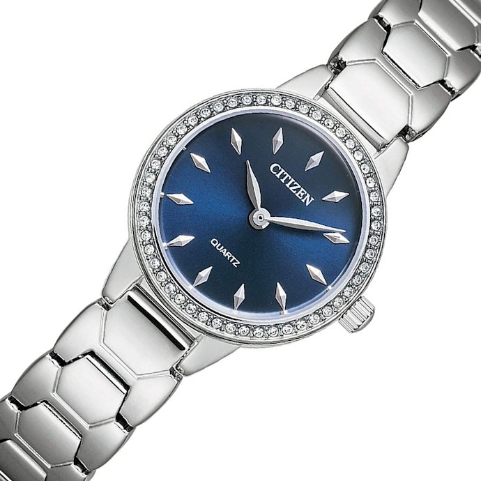 Quartz: Giá Thành Phù Hợp, Cần Thay Pin Định Kỳ