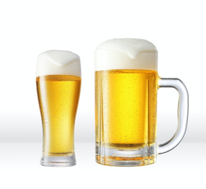 Thưởng Thức Bia: Sử Dụng Ly Bia Thông Thường Và Ly Mug Chuẩn Xác