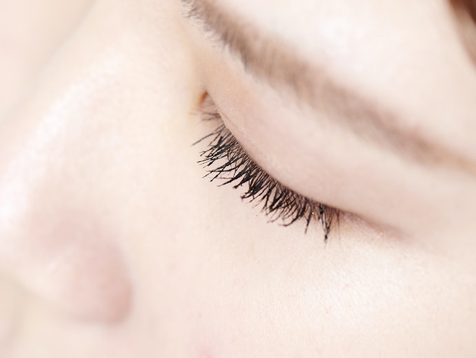 Mi Mỏng, Thưa: Chọn Mascara Làm Dày Mi