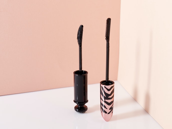 Đầu Mascara Dạng Lược: Dễ Tách Các Sợi Mi