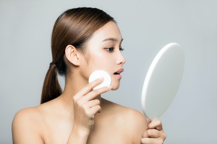 Phấn Nén Màu Beige: Làm Lì Lớp Nền, Chỉnh Lại Lớp Trang Điểm, Giúp Lớp Trang Điểm Lâu Trôi