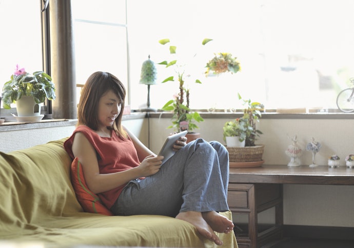 Kích Thước Màn Hình Khoảng 10 inch, Thiết Kế Mỏng: Hoàn Hảo Để Xem Video
