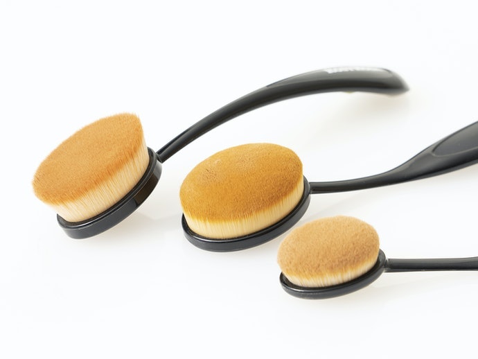 Cọ Tán Kem Nền Oval - Dễ Dàng Xử Lý Những Chi Tiết Nhỏ Trên Mặt