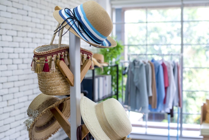 Treo Phụ Kiện Với Kệ Tích Hợp Móc Treo
