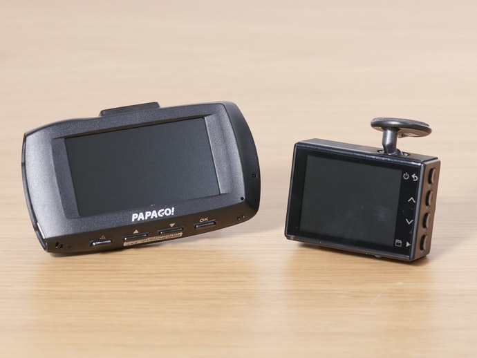 Camera Có Màn Hình LCD Tích Hợp: Điều Chỉnh Góc Quan Sát & Kiểm Tra Hình Ảnh Ngay Khi Cần