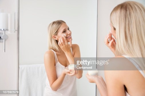 Muốn Cố Định, Gọn Gàng, Dễ Lau Dọn: Chọn Gương Treo Tường