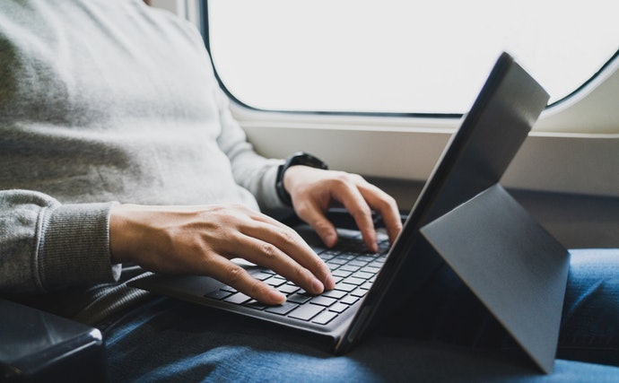 Chọn Laptop Có Khe Cắm SIM - Sử Dụng Máy Không Cần Wifi