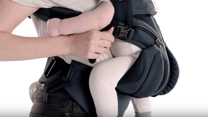 Thiết Kế Khóa Dán Hoặc Khóa Kéo Vững Chắc Để Giữ Bé An Toàn. Ưu Tiên Chốt An Toàn Thường Dễ Điều Chỉnh Để Phù Hợp Với Sự Tăng Trưởng Của Bé