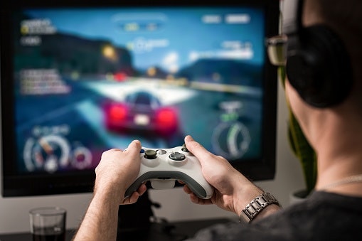 Tránh Giật Lag: Chọn Tần Số Quét Từ 144Hz và Tốc Độ Phản Hồi 1ms