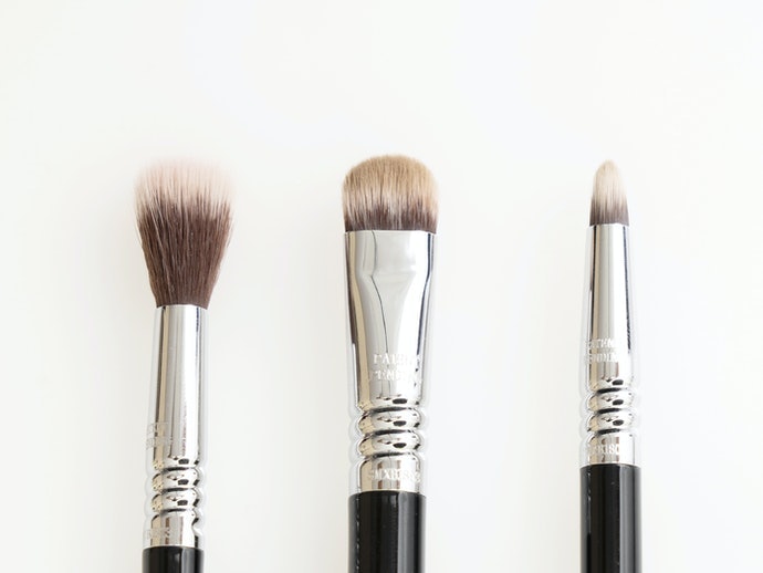 Chỉ Makeup Ở Một Số Bộ Phận: Chọn Bộ Cọ Chuyên Dụng