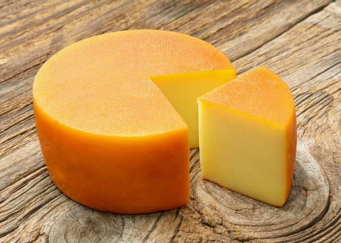 Phô Mai Gouda: Vị Béo Ngậy, Mặn Hơn Mozzarella, Giàu Canxi