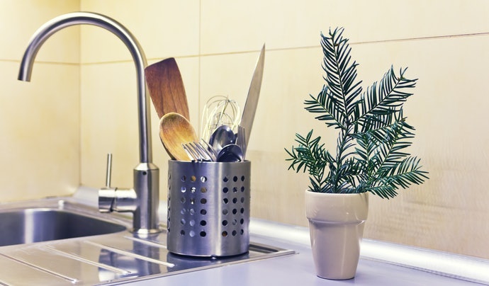 Inox/Nhựa: Sử Dụng Ở Khu Vực Thường Xuyên Tiếp Xúc Với Nước