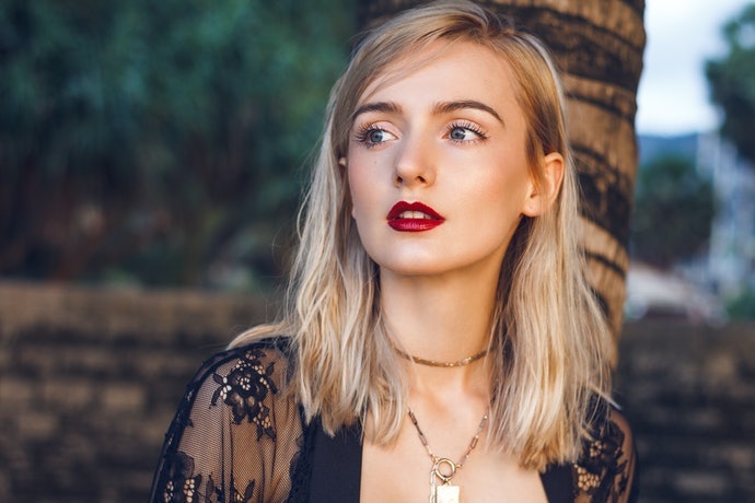 Vòng Cổ Choker Kim Loại: Trang Trọng Và Hiện Đại
