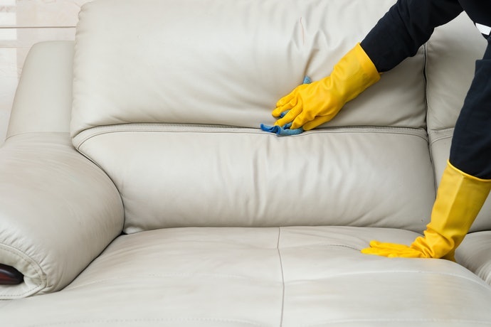 Da Tổng Hợp, Vải Dệt: Dễ Vệ Sinh, Giá Cả Hợp Lý