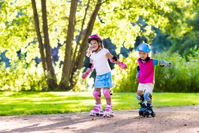 Trang Bị Thêm Đồ Bảo Hộ Cho Bé: Mũ Bảo Hiểm, Đệm Đầu Gối, Khuỷu Tay.