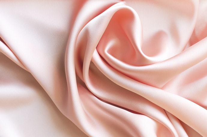 Vải Lụa, Satin: Mềm Mịn, Giá Thành Cao