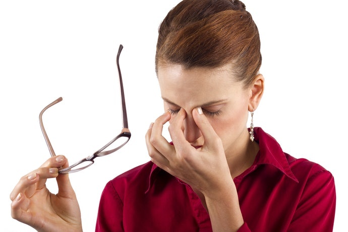 Chọn Thuốc Nhỏ Mắt Nào Khi Khó Nhìn Rõ Vật?