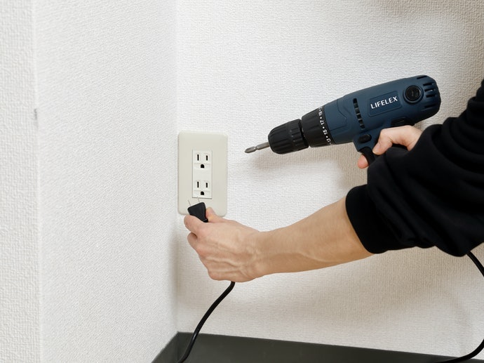 Máy Khoan Có Dây Nguồn Thuận Tiện Khi Dùng Trong Một Thời Gian Dài