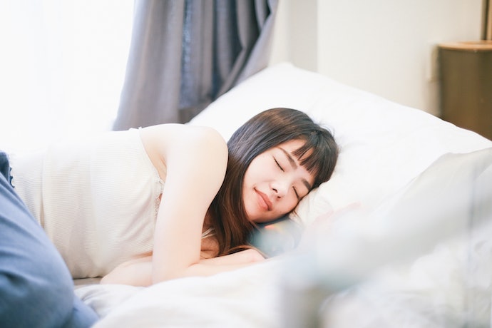 Giảm Căng Thẳng, Ngủ Ngon: Chọn Tinh Dầu Oải Hương, Hoa Hồng, Hoa Nhài, Hoa Sen, v.v.