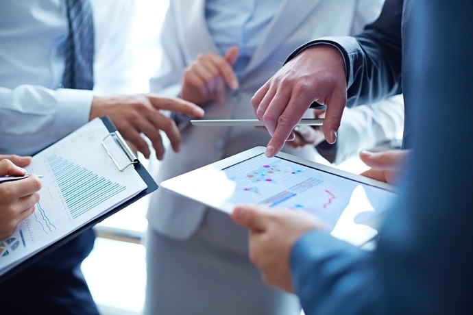 Tặng Quà Là Văn Phòng Phẩm, Hoặc Quà Khắc Tên Để Tạo Động Lực Cho Anh Ấy