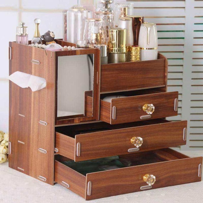 Chọn Kệ Đựng Mỹ Phẩm Gắn Gương Tiện Lợi
