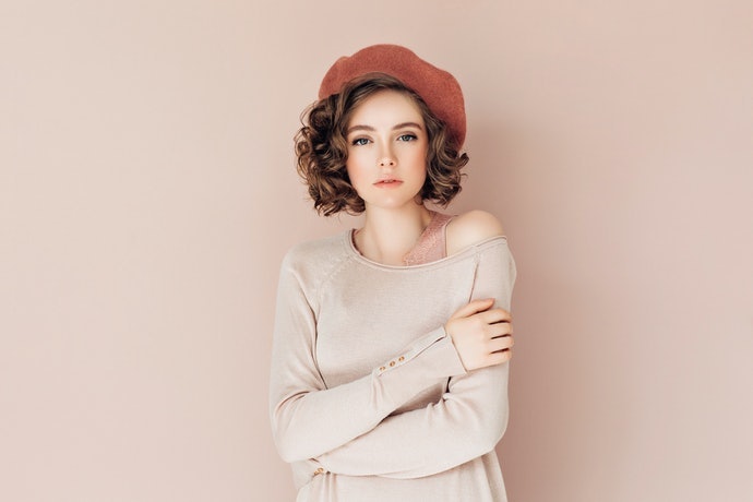 Gương Mặt Vuông: Chọn Mũ Có Bề Ngang Lớn Hơn Mặt