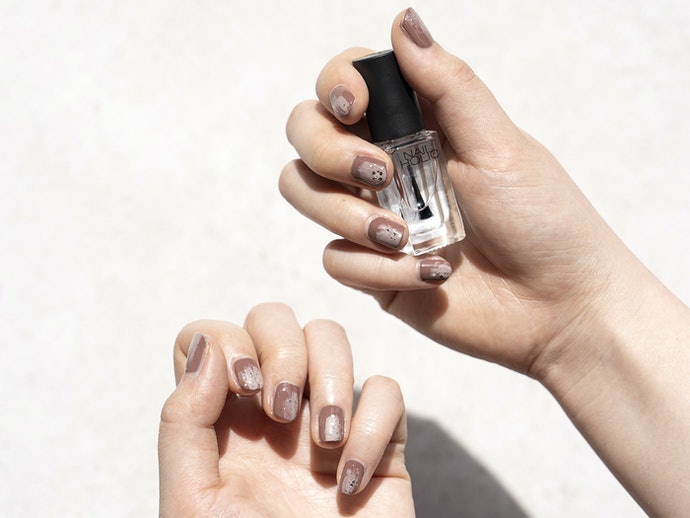 Phủ Bóng Hoặc Sơn Gel Top Coat Giúp Bộ Móng Trông Đầy Đặn Hơn