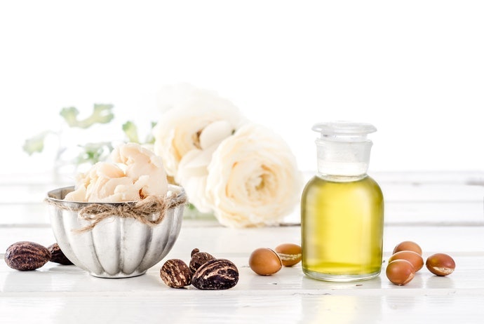 Nếu Dùng Sau Khi Tắm, Ưu Tiên Dầu Thực Vật Như Dầu Hạnh Nhân, Dầu Hướng Dương Dưỡng Ẩm Sâu, Ít Bết Dính