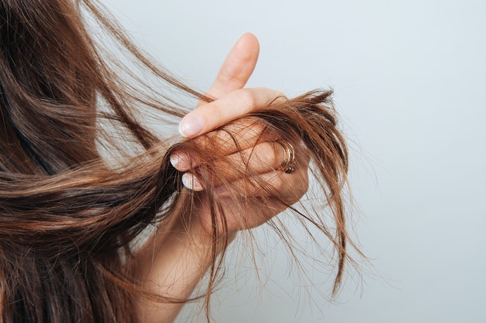 Chọn Dầu Xả Chứa Thành Phần Giúp Giảm Khô Và Xơ Tóc