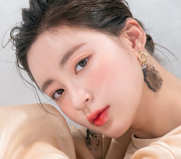 Da Tông Lạnh: Chọn Son Cam Có Ánh Hồng Như Cam San Hô