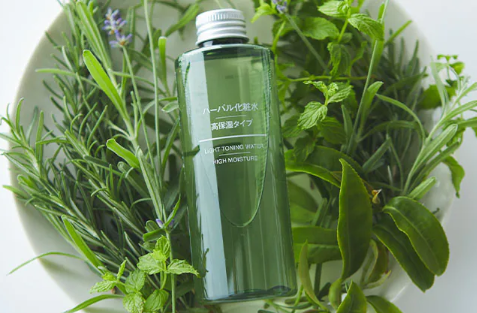 Da Khô: Nên Ưu Tiên Dòng Dưỡng Ẩm Tốt Như Muji Moisture, High Moisture, Hoặc Dòng Thảo Mộc Hebal