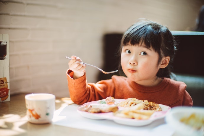 Nhựa & Silicone: Nhẹ, Bền & Nhiều Màu Sắc