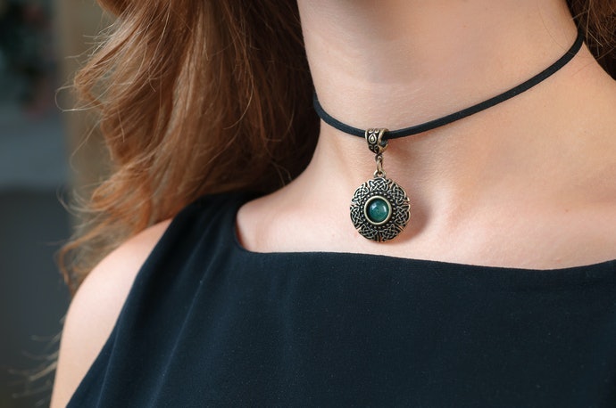 Cổ Ngắn : Chọn Choker Bản Hẹp
