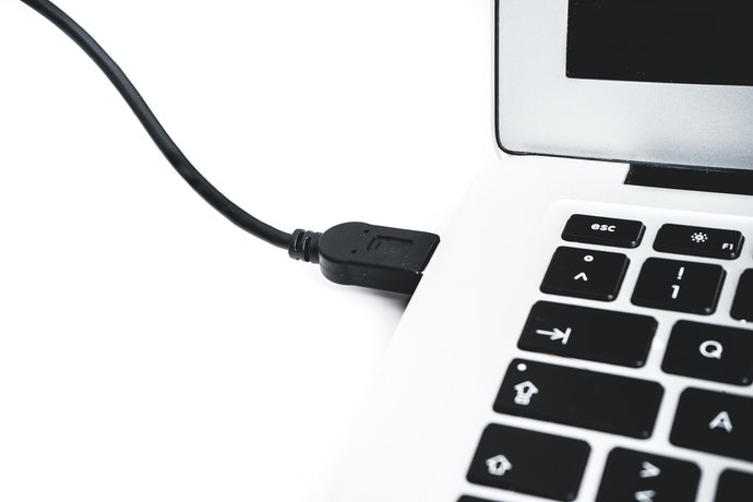 Cổng USB Cấp Điện Không Lo Hết Pin