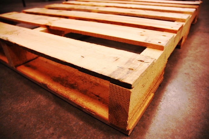 Bề Mặt Gỗ Đã Được Chà Nhám Và Xử Lý Chống Mốc Chưa?